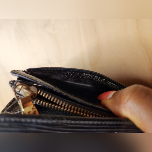 AUTHENTIC Louis Vuitton Epi leather Porte Tresor International wallet. Black. - Picture 10 of 12